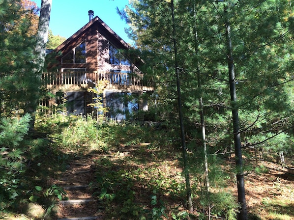 Beautiful 4 bedroom, 2 bath chalet-style home on Sand Lake