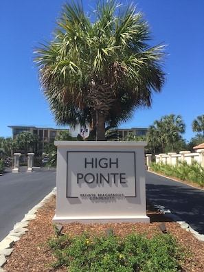 High Pointe Entry
