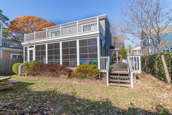 Large Sun Room Available to Guests w/ Ample Seating & Vinyl Windows for those chilly days.