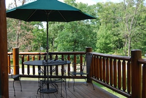 LARGE DECK WITH OUTSIDE SITTING AREA