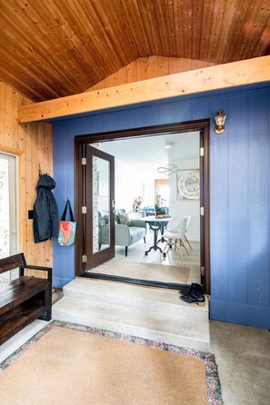 Entry / mudroom