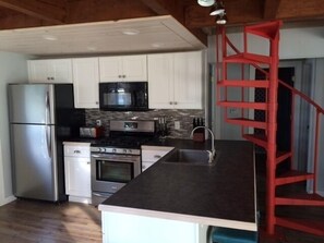 Kitchen with dish washer