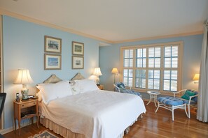 Master suite w/private balcony & bed facing full wall glass doors to view ocean!