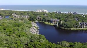 The villa overlooks the lagoon and is a 3-minute walk to the ocean