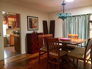 Dining room to kitchen 