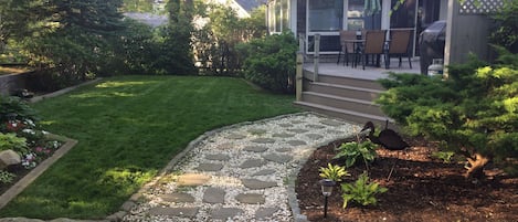 Relaxing, private deck and  yard