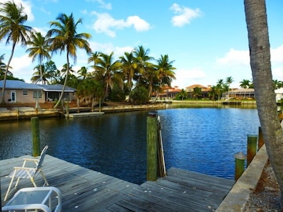 Prime location! Family/pet friendly, private pool, lanai, dock, boat lift &more.