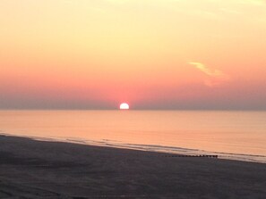 Sunrise view - thegrandrental (Unit 1007)
