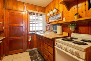 Love the Phil Simon's photography!  Complete Kitchen for your convenience.