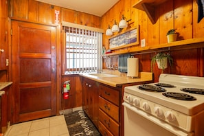 Love the Phil Simon's photography! Complete Kitchen for your convenience.