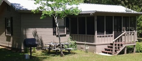 Cabin #5 at Big Fish Cabins on Lake Sam Rayburn, Texas