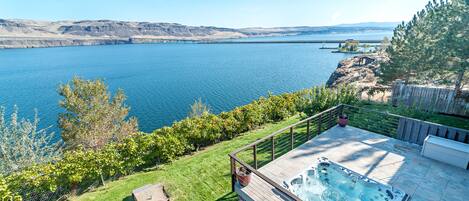 The view from the top deck overlooking the Columbia River and the Viking Spa