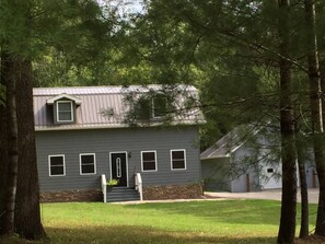 NESTLED ON THE BORDERS OF THE BIG SOUTH FORK.  FUN RETREAT FOR THE ENTIRE FAMILY