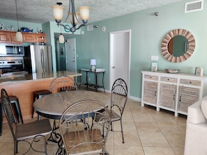 Dining area with expandable table