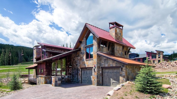 Home exterior with the Kokomo lift in the background. Large heated driveway.