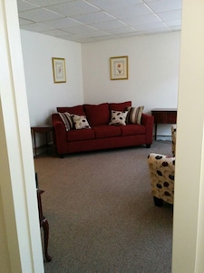 Enjoy In Town Convenience, 10 Minute Walk From Lincoln Square