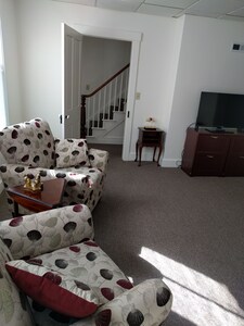 Enjoy In Town Convenience, 10 Minute Walk From Lincoln Square