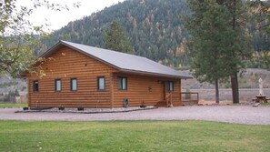 View of cabin as you come down the gravel drive