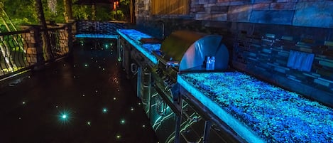 Luxury Pigeon Forge Cabin "Crystal Waters" - Glowing Outdoor Kitchen Countertops