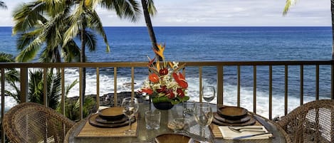 Oceanfront Lanai Dining