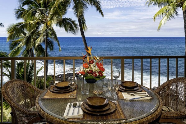 Oceanfront Lanai Dining