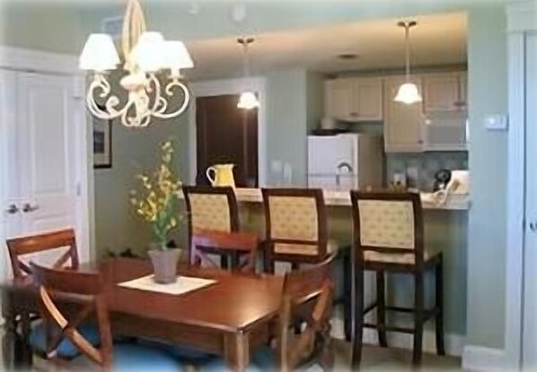 Dining & Kitchen Area