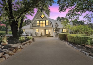 This is your cottage style getaway with a totally updated modern twist!