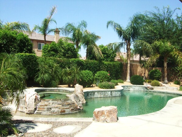Beautifully Landscaped Backyard With Pool & Spa