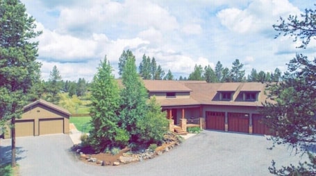 Whispering Willow Lodge