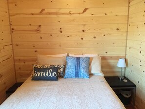 Queen size cozy/comfortable bed!