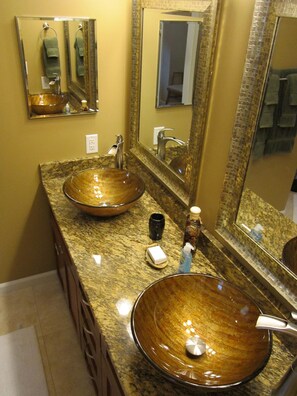 Master Bath His and Hers ...