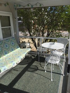 Newly Decorated Beach Cottage- Steps To The Beach