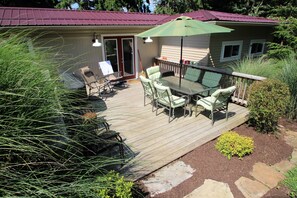 Sun umbrella to enjoy the deck during the day!
