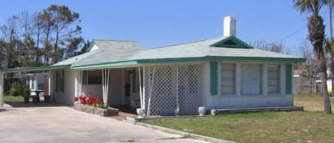 Main House -Covered patio w/concrete table & benches. Swing on covered porch.