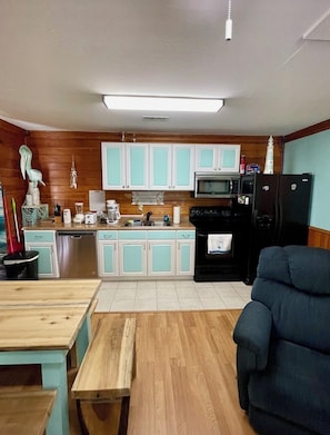 Full kitchen