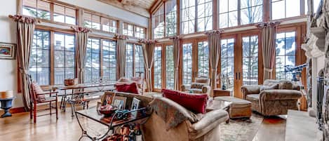 Open main living area with views to Vail Mountain Resorts
