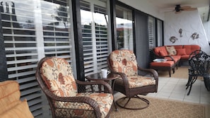 30 ft Lanai with Comfortable Furniture