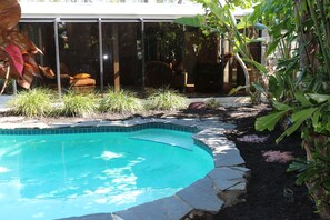 Bench seat in pool 
