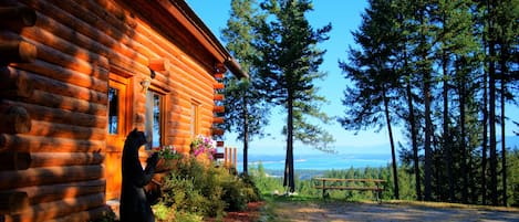 Your arrival at The Montana Cabin and the amazing view