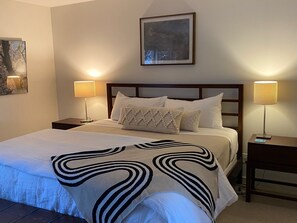 Master bedroom, King size bed, middle level