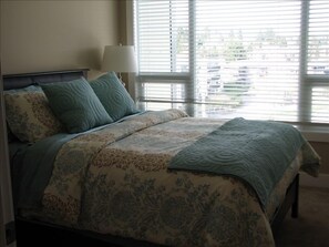 Bedroom with Queen size bed