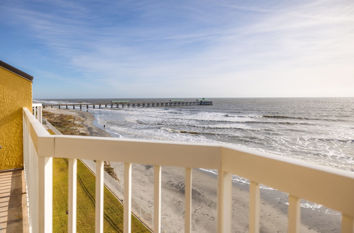 Paradise Peak’ ~ 3 Bedrooms & Sleeps up to 8 ~ 2 Pools ~ Pier & Ocean Views!