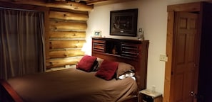 Master Bedroom - Main Floor