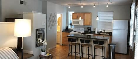 Welcome to the Carriage House in one of Denver's most desirable neighborhoods!