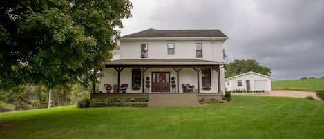 Huckleberry Flinn Farmhouse