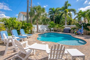 Heated Pool with Loungers, BBQ Grill, Beach Cart