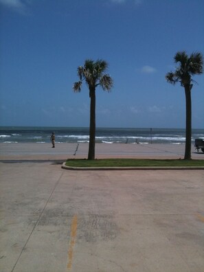 close proximity of our Condo complex to Seawall Blvd and Beach