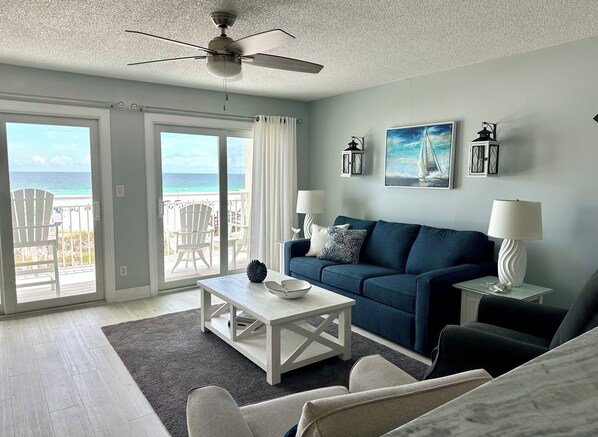 Very relaxing living room area with amazing views!
7/25