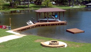 Dock, Fire Pit, Paddle Board, Boat Ramp and Floating Dock....Enjoy the Lake!