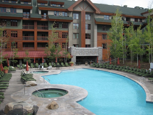 The heated Marriott Pool and hot tubs are open all year round.